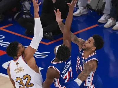 Los 76ers remontan 13 puntos y vencen a los Pacers
